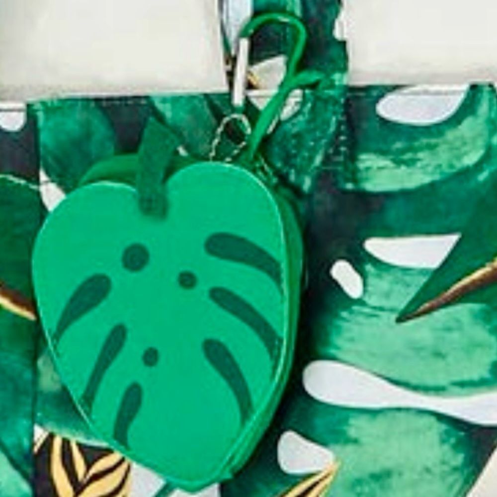 SOLD FARM Rio Monstera Leaf Foldable Tote Bag w/Carrying Case Pouch 16.5 x 16.5" - Picture 3 of 4